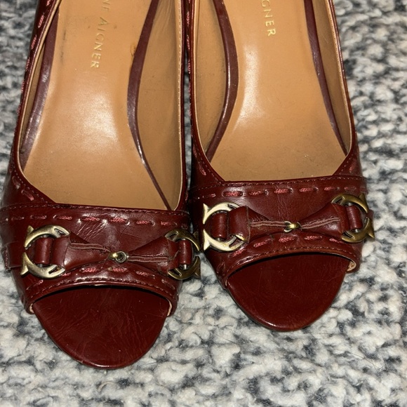 Ladies Etienne Aigner burgundy/cordovan color heels size 6M - Picture 6 of 7
